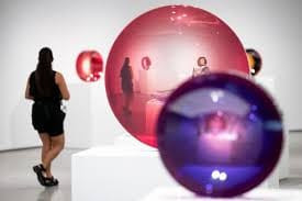 פרד אוורסלי-שימוש באפוקסי אמנותי כעדשה