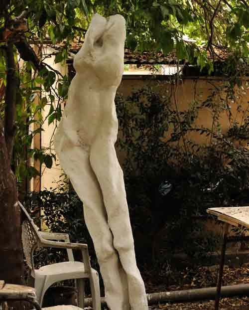 הדס דיאמנט-פיסול בבטון על רשת מתכת