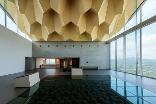 רצפת אפוקסי מעל חלל עם סלעי בזלת -הסדנה לתהליכים יצירתיים