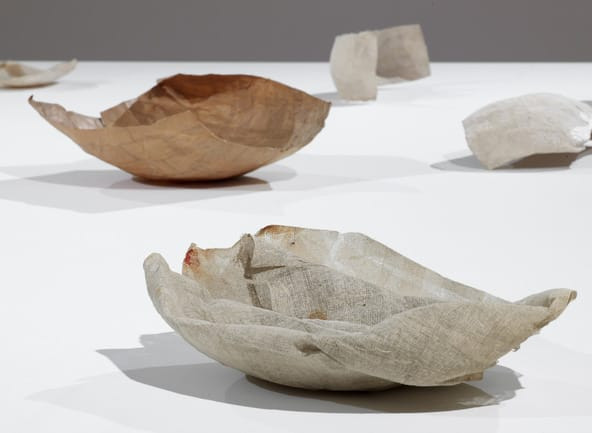 Eva Hesse Studiowork” בד ואפוקסי