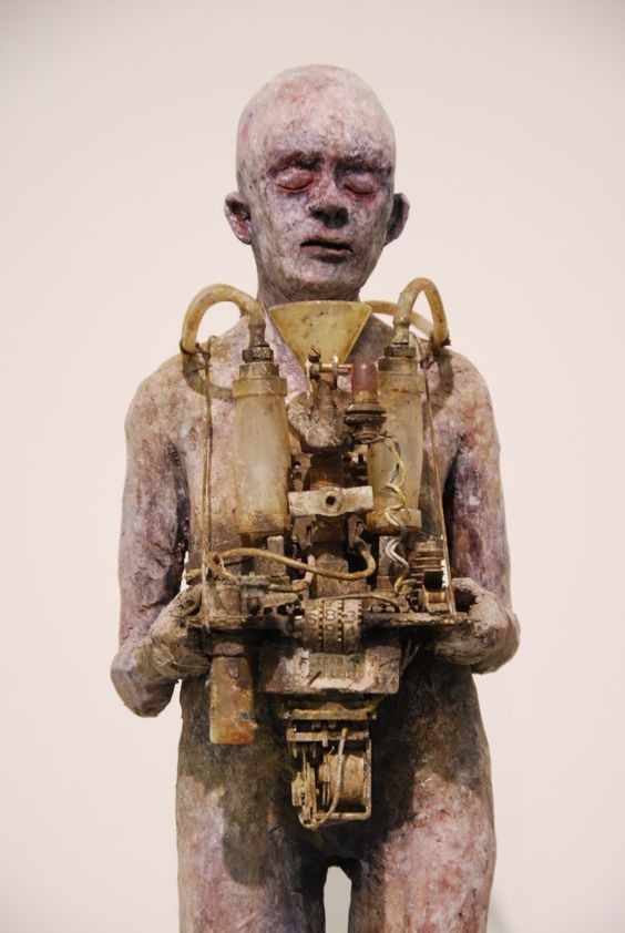 פיסול בחימר ואפוקסי-האדם כקורבן