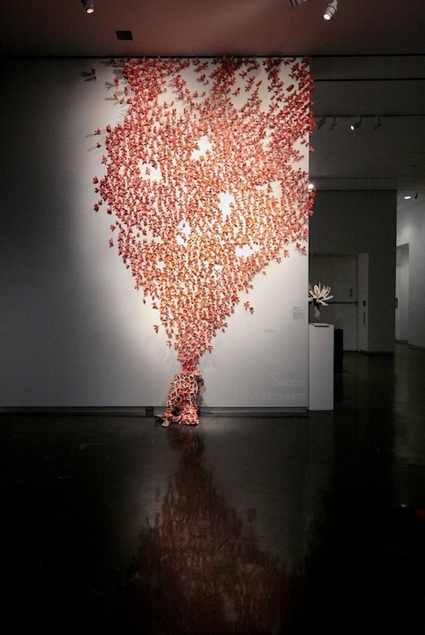 Bradley Sabin פרחי קרמיקה 