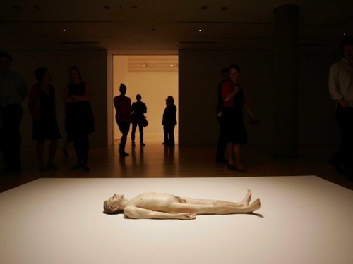 הפסיכולוגיה של האנטי גיבור-רון מואק