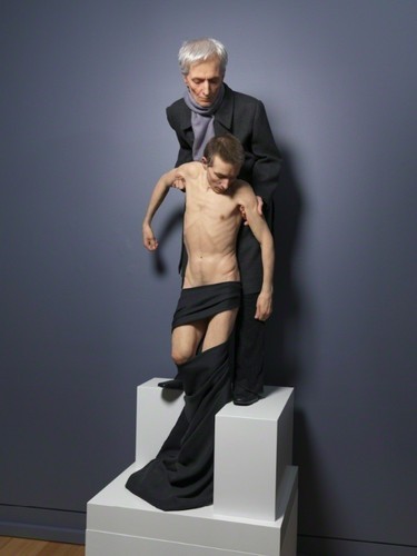  אחיזה ושחרור אחיזה, רון מואק-פיסול היפר ראליסטי