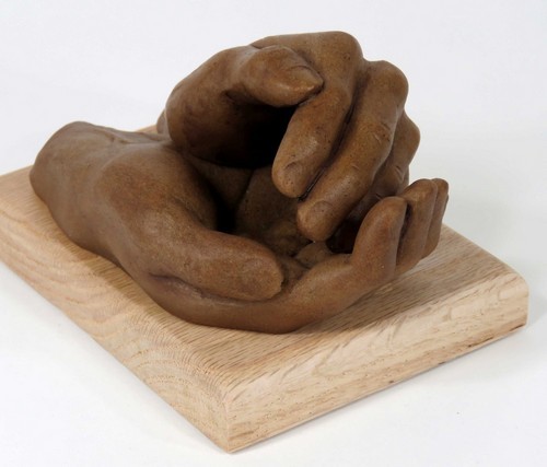 חוגי פיסול כניסיון לאחוז בבלתי ניתן לאחיזה