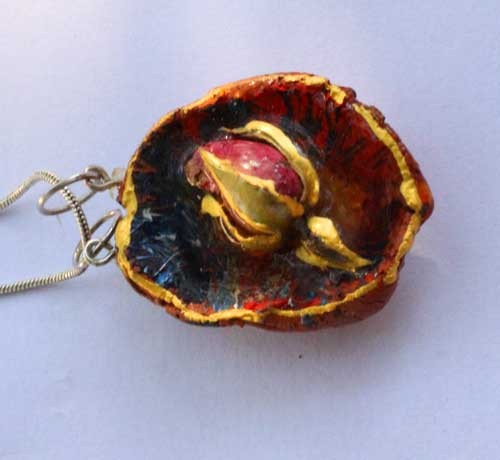 פיסול בחימר חוג- ניצן ורד מיבש בשרף אפוקסי