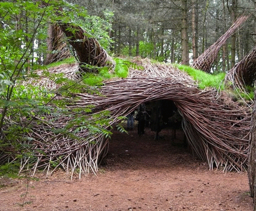 "יער גחמני" פסלי גן מאת ספנסר ביילס
